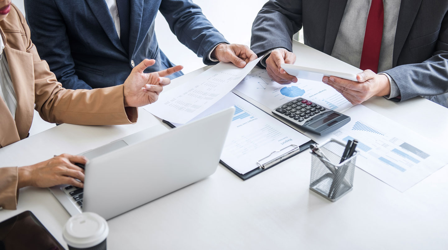Interface utilisateur d'un simulateur de crédit immobilier en ligne affichée sur un écran d'ordinateur